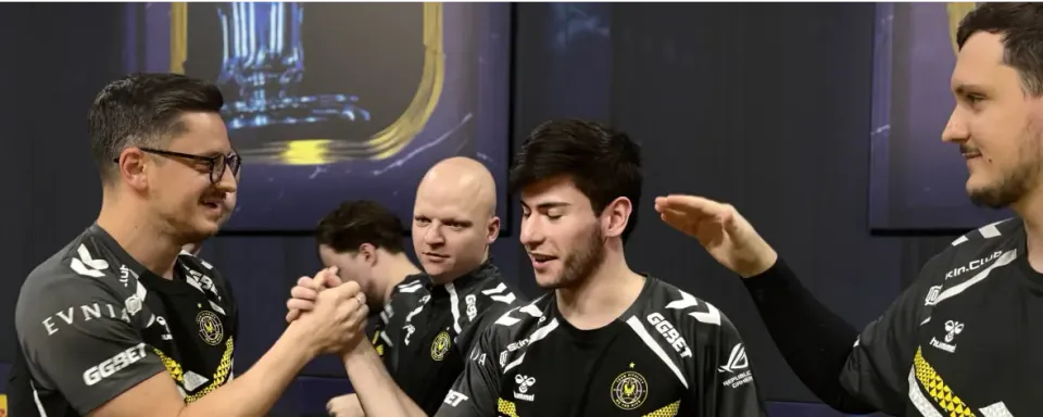 NAVI và Vitality Thống Trị Vòng Bảng IEM Katowice 2025