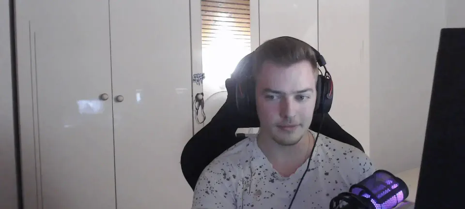 During a live stream, FakeAnanas found a bug on the new map Sunset