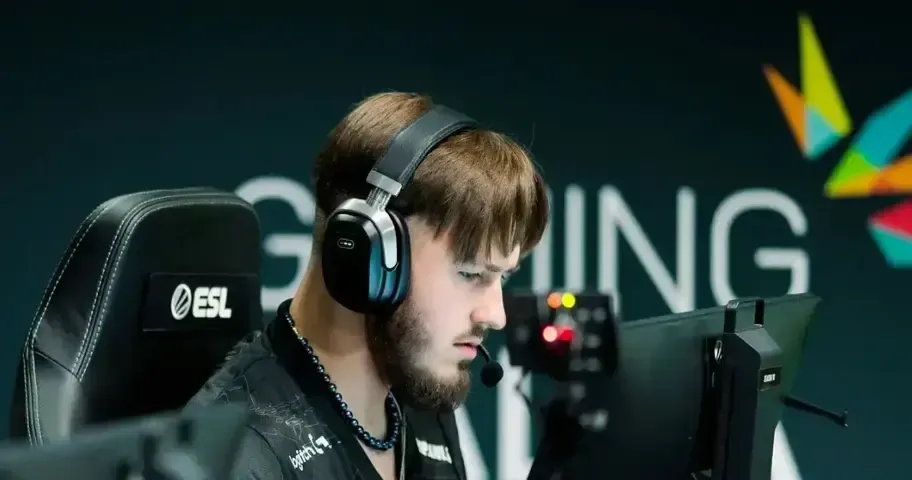 ESL forced jL to remove his headband during the match — he faced a fine and disqualification