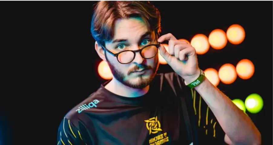 Rumors: hampus is in negotiations with GODSENT. 