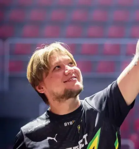 Cinco atiradores brilhantes do CS2 que podem substituir o s1mple no NAVI