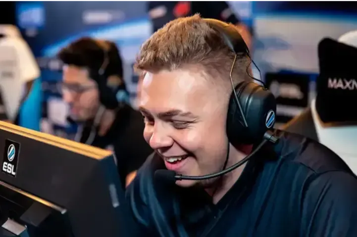 bondik: "Seria legal se a NAVI pudesse desmentir o envolvimento do w0nderful em 322"