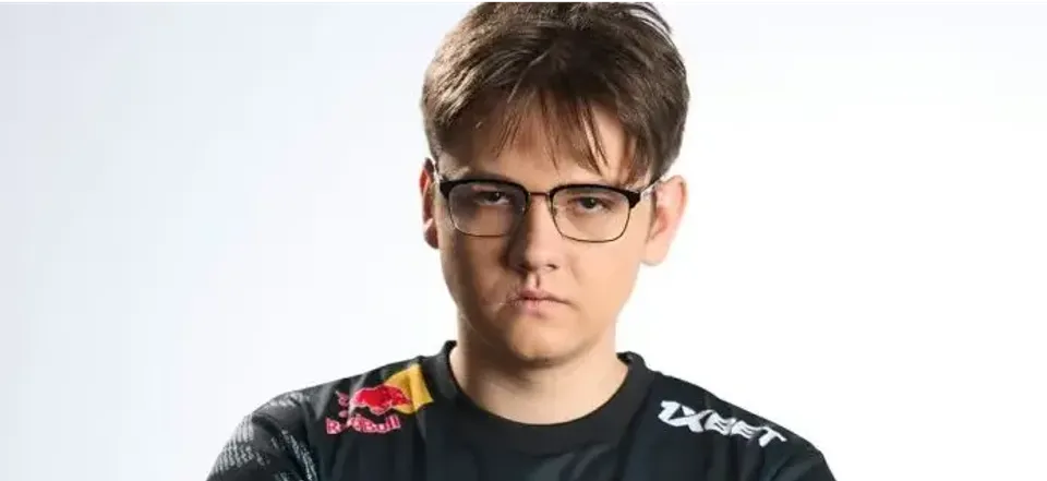 O campeão do The International 2023, Yatoro, alcançou o Diamond 1 no Valorant