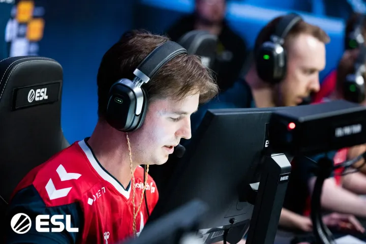 Прогноз матча Heroic против Astralis на BLAST Premier: Fall Final 2023