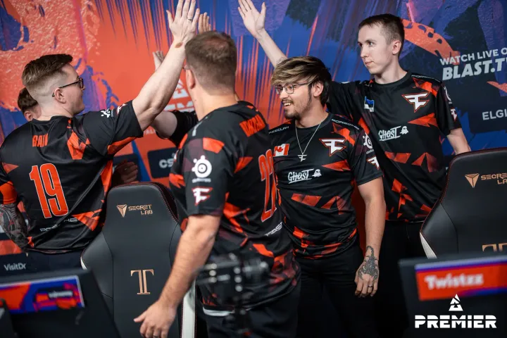 Os FaZe conquistaram o primeiro lugar do grupo no BLAST Premier: Fall Final 2023 depois de um jogo renhido contra os Cloud9