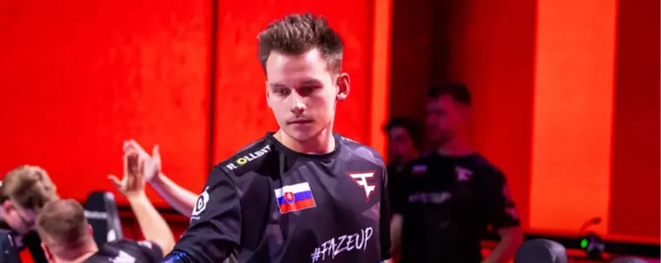MOUZ対FaZeの試合予測と分析 - BLAST Rivals 2025 春季プレーオフ