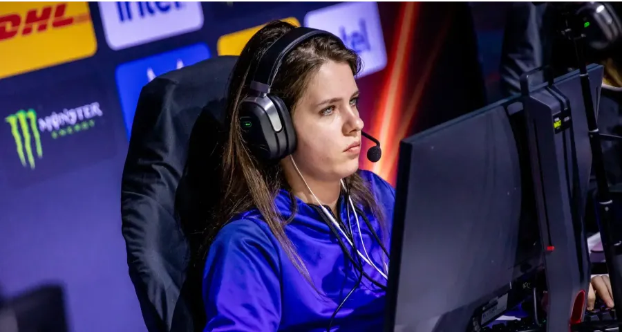 ANa won the MVP award at ESL Impact League Season 4