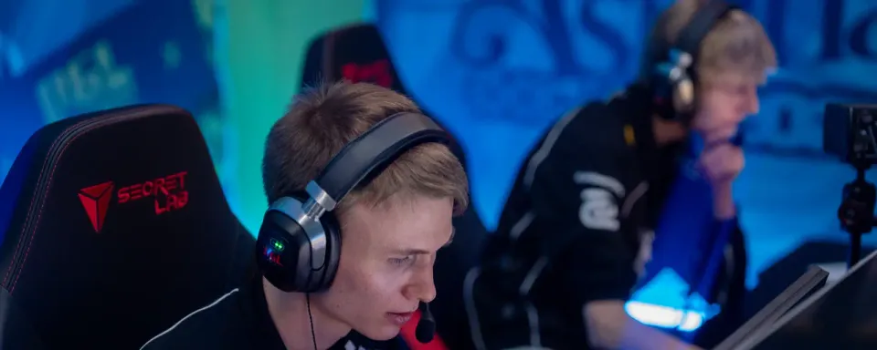 Astralis対Virtus.pro 試合予測と分析 - PGL Astana 2025 グループステージ