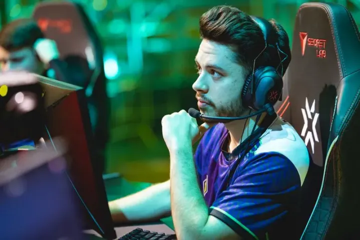 Ethan deu indícios de sair dos Evil Geniuses