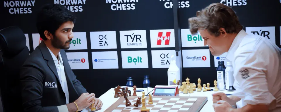 Gukesh đánh bại Carlsen, lội ngược dòng từ thế thua