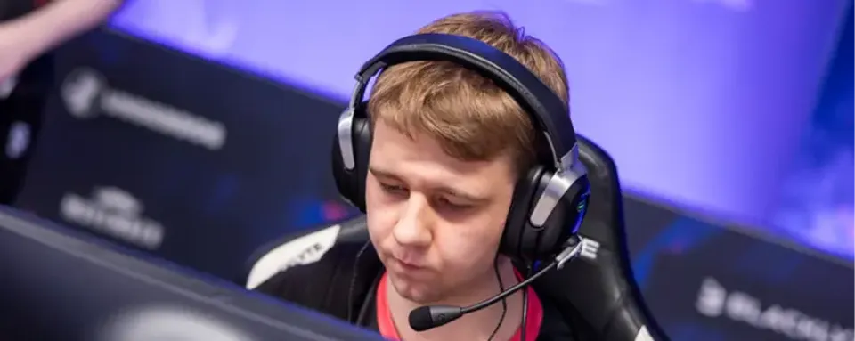 B8 kurz vor dem Einzug in Stage 3 des Blast.tv Austin Major 2025