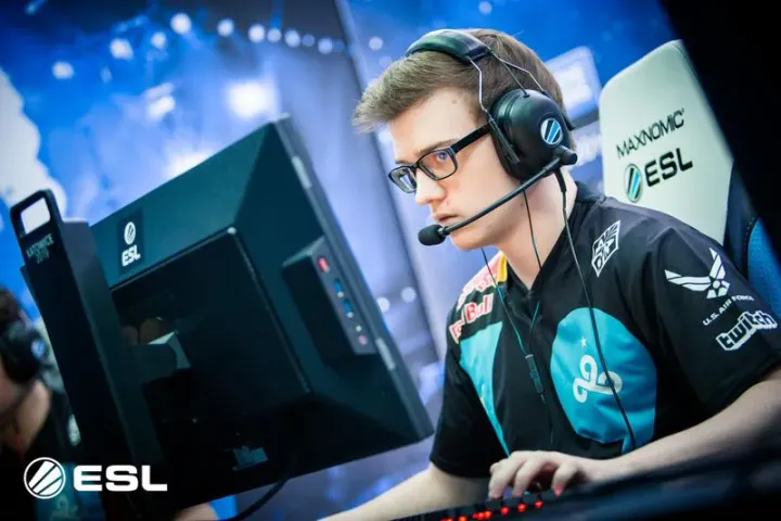 Zellsis: "I received offers from teams all over the world but decided to stay in America"