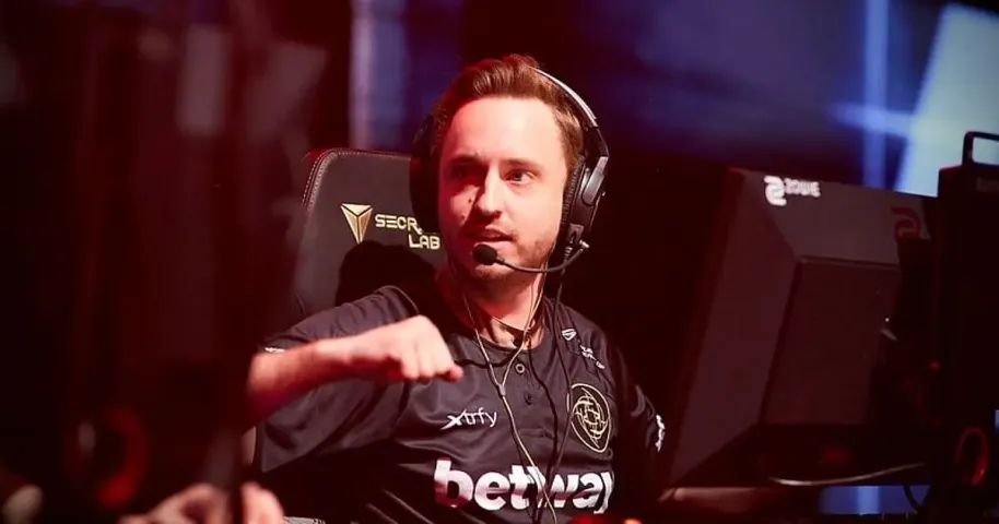 GeT_RiGhT, f0rest и friberg собрали микс для участия в открытых квалификациях на RMR