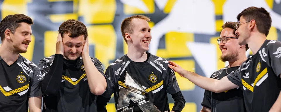 NAVI, Vitality, MOUZ e Spirit recebem convites para BLAST Open Fall 2025