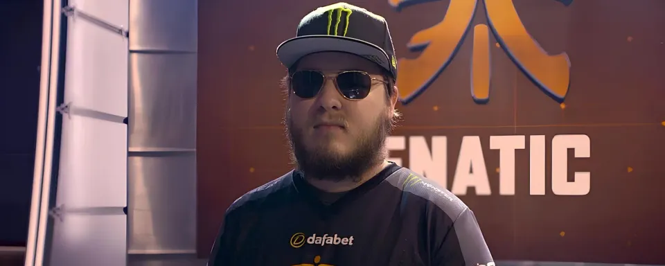 Flusha, WH ile dima_wallhacks'in yayınında 10 FACEIT seviyesiyle oynadı