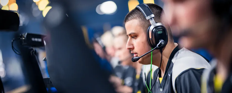NAVI перемагає FaZe та здобуває місце у плей-оф на IEM Cologne 2025