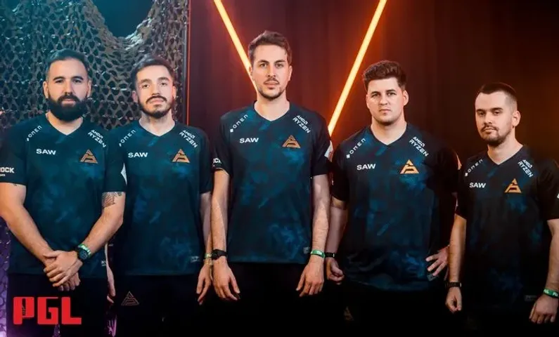 Os SAW derrotaram os Ninjas in Pyjamas no combate de eliminação RMR A