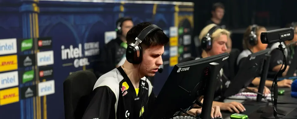 Predicción y Análisis del Partido Astralis vs Natus Vincere - BLAST Bounty Fall 2025: Clasificatorio Cerrado
