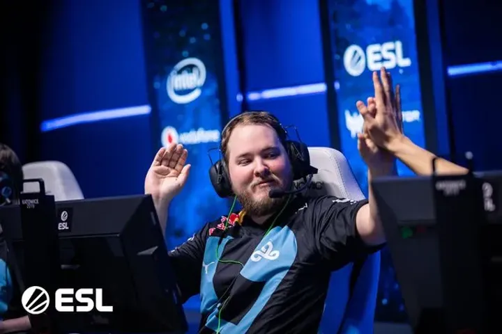 L'icône suédoise du CS2, Flusha, revient sur la scène professionnelle en tant que deuxième entraîneur des EYEBALLERS