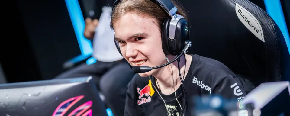 Spirit Defeat MOUZ to Reach BLAST Bounty Fall 2025 Grand Final