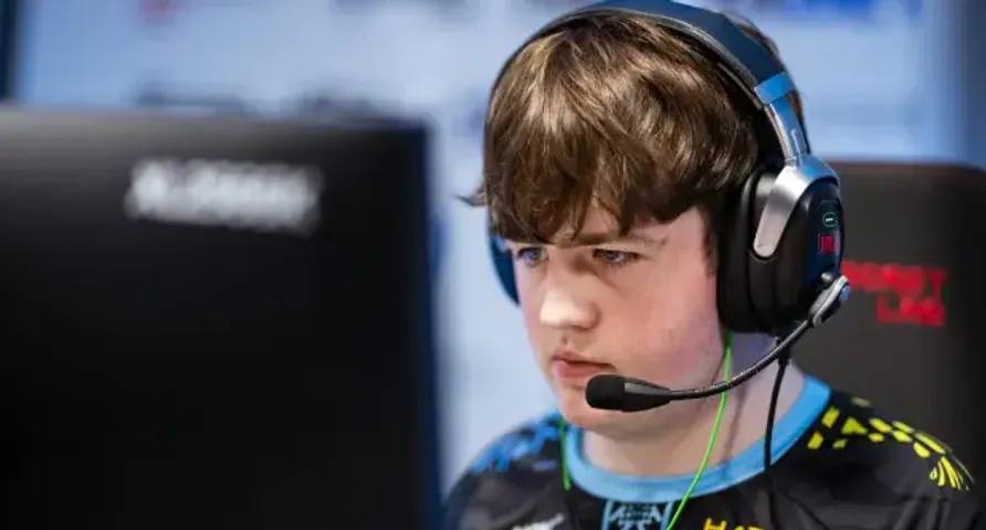 Gizmy prend la relève de Monte après le départ de sdy à l'approche de la RES Regional Series 1 Europe