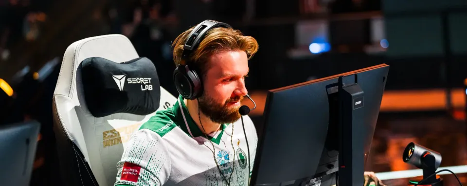 Falcons akan menghadapi Aurora di semifinal Esports World Cup 2025