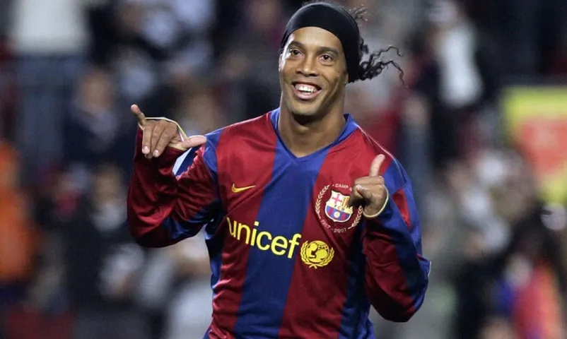 Como o clube de eSports do lendário Ronaldinho desonrou o mundo inteiro por causa de sua participação em um evento patrocinado pelo governo russo?