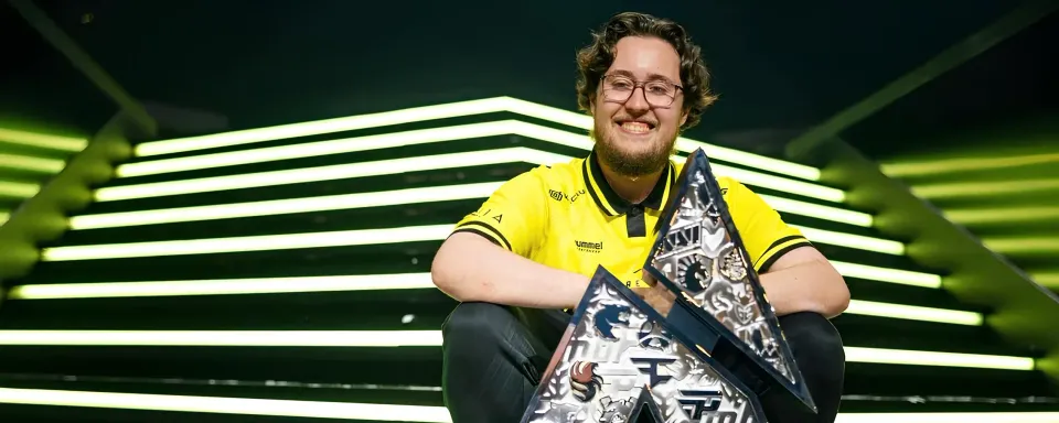 ZywOo recebe prêmio "Jogador Revelação da Década em eSports" no Esports Awards