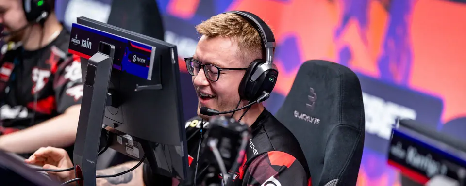 FaZe対ECSTATIC試合予測と分析 - BLAST Open Fall 2025: クローズド予選グループA