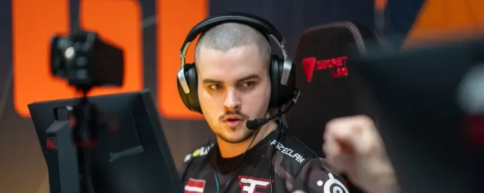 FaZe battent NAVI et se qualifient pour la phase LAN de BLAST Open Fall 2025