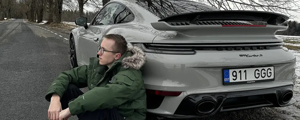 Ropz sufre accidente y destroza su Porsche en pista de carreras