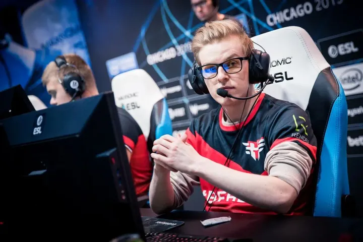 O novo treinador NaToSaphiX assume o comando do NIP Impact