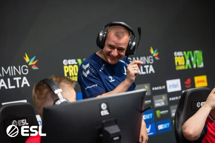 Casle їде на Major