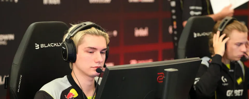 NAVI menewaskan NIP dan menjadi juara StarLadder StarSeries Fall 2025