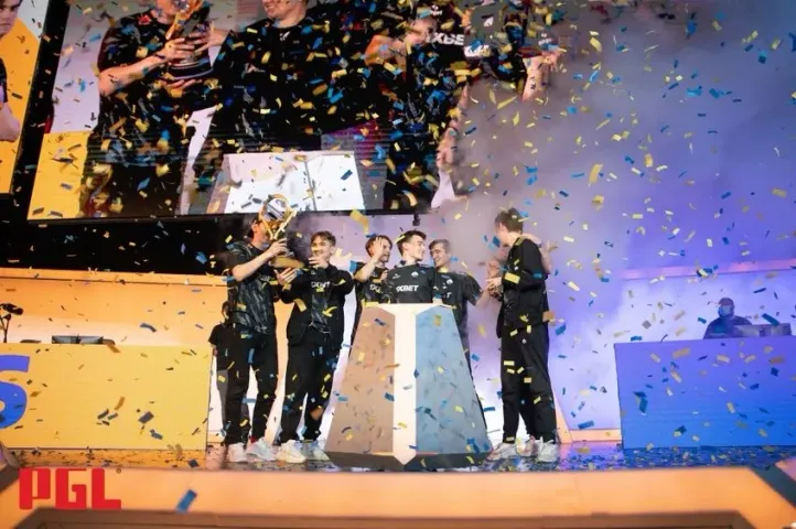 La maîtrise stratégique mène l'esprit et la vitalité à la victoire au PGL Major de Copenhague