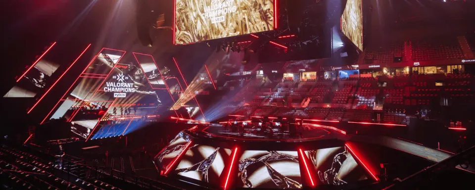 “Parang naglalaro kami sa basement”: Demon1 at TenZ binatikos ang stage setup ng Champions 2025