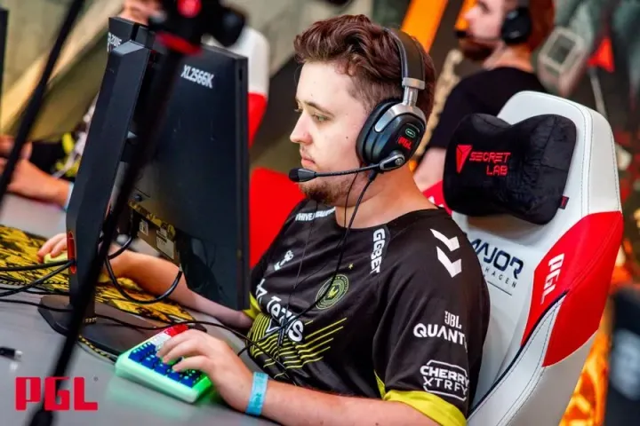 ZywOo faz piada com Cloud9 após o triunfo de Vitality nas quartas de final do PGL Major Copenhagen 2024