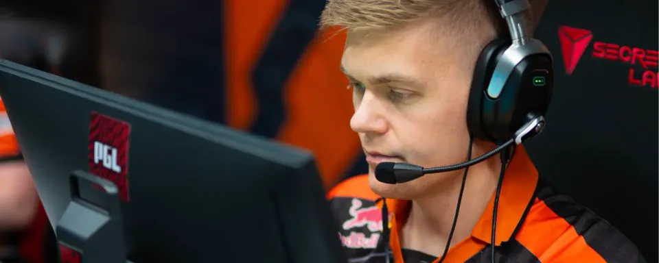 B8 пройшли у плей-офф PGL Masters Bucharest 2025, а fnatic покинули турнір