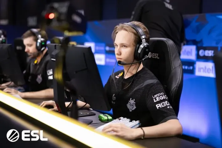 HooXi qualifie m0NESY de "Dieu de l'embrayage" après le triomphe de G2 à l'IEM Chengdu 2024