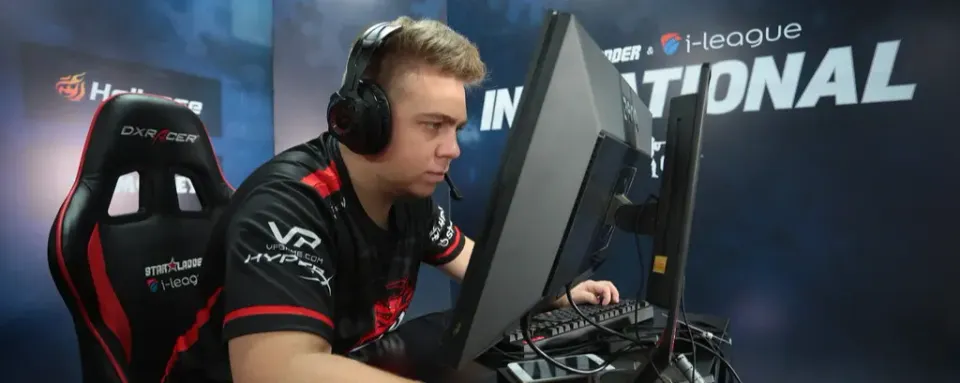 Bondik Đạt 999,999 Frag Với AK-47 Redline