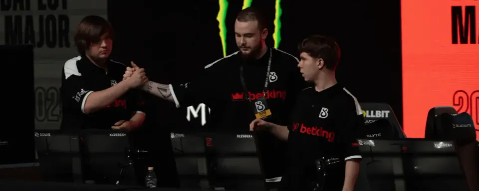 B8, StarLadder Budapest Major 2025'te koç yerine kağıtla oynuyor