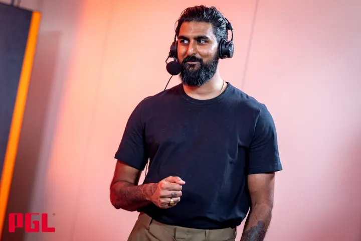 launders сейчас проводит свой LAN для Тир-2 американских команд в Торонто