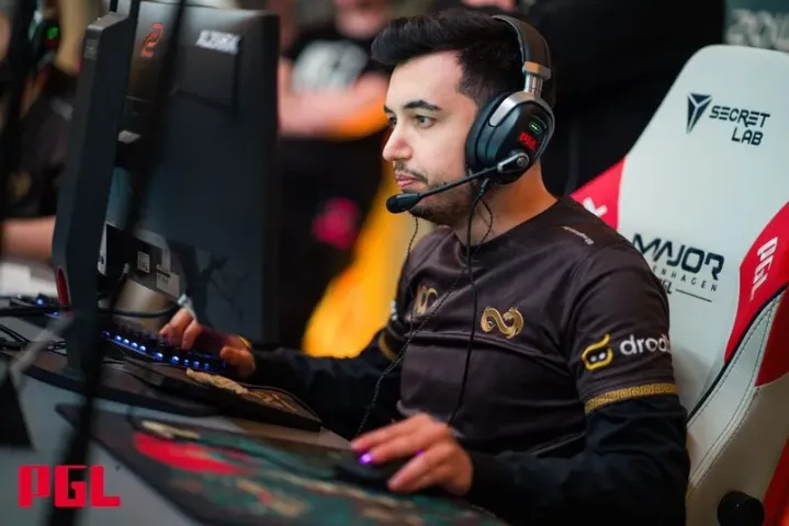 FaZe triunfa sobre Eternal Fire e avança para os playoffs