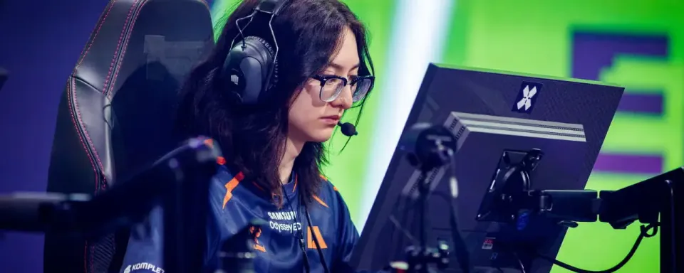 florescent: “마지막으로 밖에 나간 지 거의 3주가 됐어요”