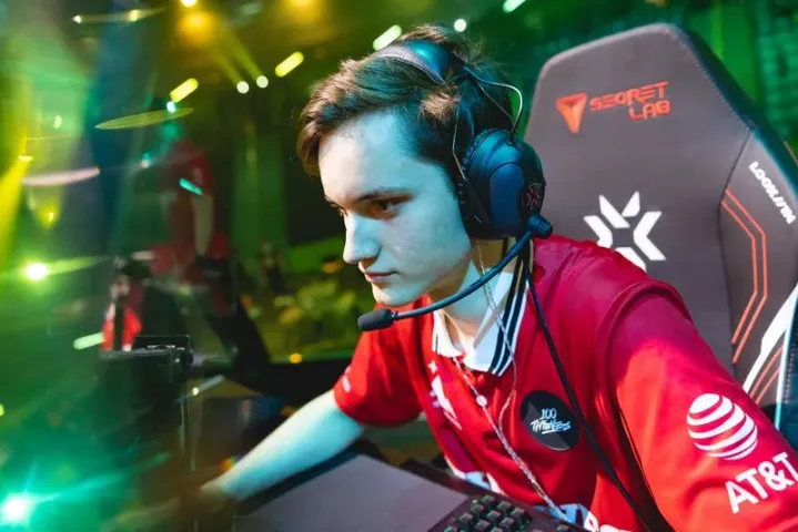 Bang, dos 100 Thieves, altera o jogo no Split com o uso inesperado do ultimate da Viper