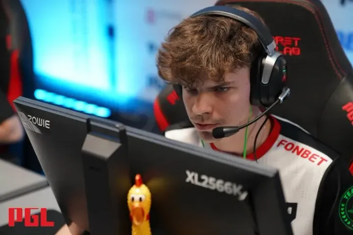 Siuhy, do MOUZ, fica com intoxicação alimentar antes dos playoffs da ESL Pro League