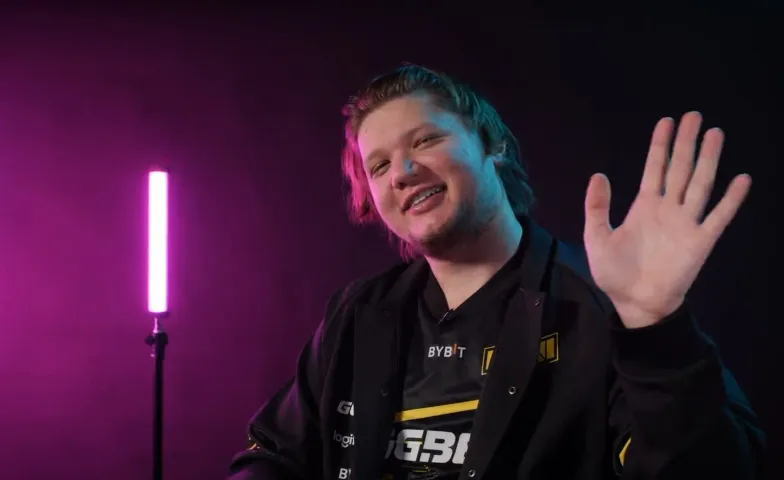 s1mple засмотрелся в телефон и зашел в чужую комнату на EPL S17 — ВИДЕО