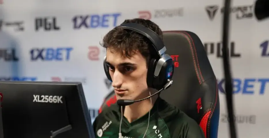 ewjerkz: "BERRY é o melhor técnico que já tive"