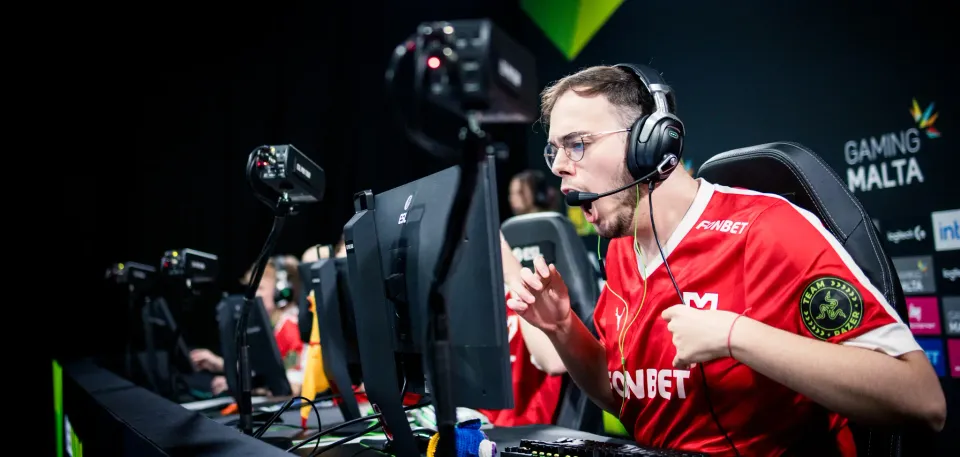 MOUZ vai para a final da chave da última chance na ESL Pro League 20