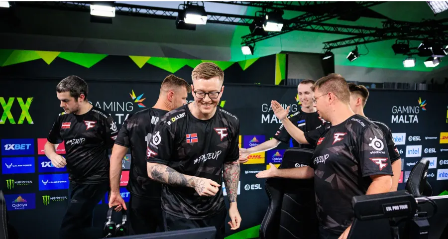 Predicción y Análisis del Partido FaZe Clan vs Complexity Gaming - Playoff ESL Pro League Temporada 20